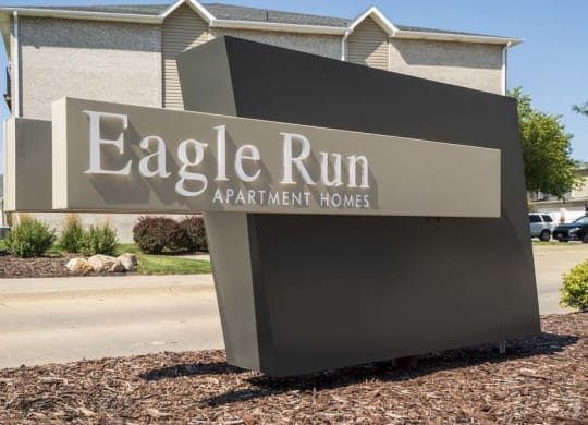Monument sign for Eagle Run Apartments in northwest Omaha 68164