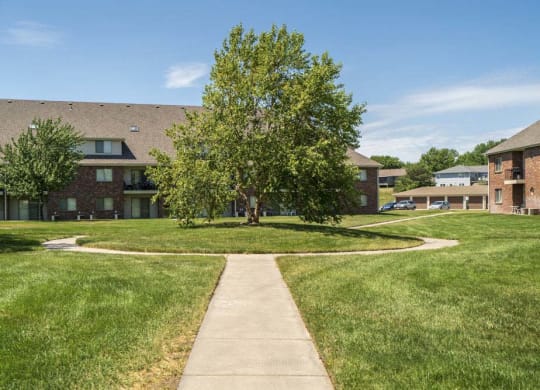 Outdoor greenspace at fountain glen apartment in north lincoln nebraska