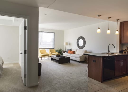 Interiors-Midtown-Crossing-Apartments-Omaha-NE-one-bedroom-apartment