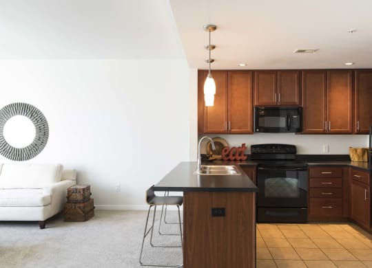 Interiors-Midtown-Crossing-Apartments-Omaha-NE-one-bedroom-apartment