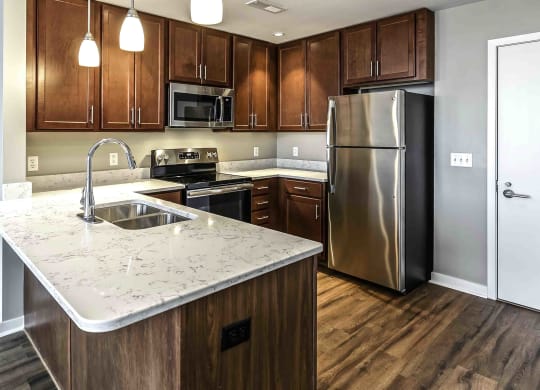 Interiors-Midtown-Crossing-Apartments-Omaha-NE-one-bedroom-apartment1