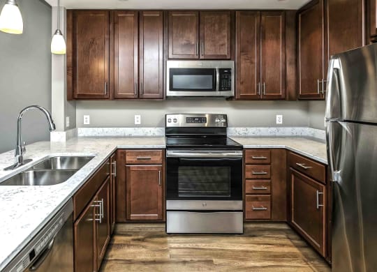 Interiors-Midtown-Crossing-Apartments-Omaha-NE-one-bedroom-apartment1