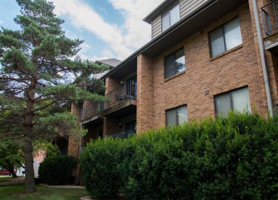 Exterior view and landscaping at Capitol View Apartments in Lincoln Nebraska