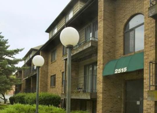 Exterior entrance at Capitol View Apartments in Lincoln Nebraska