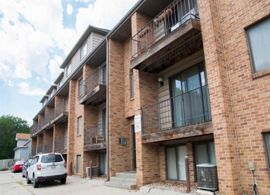 Side of building with balcony at Capitol View Apartments in Lincoln Nebraska
