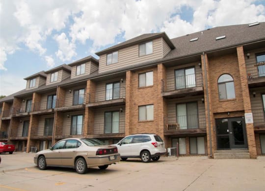 side of front view at Capitol View Apartments in Lincoln Nebraska