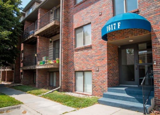 Entrance to building at Packard House Apartments in Lincoln Nebraska