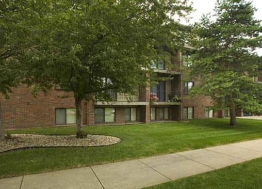 green space and landscaping at Packard House Apartments in Lincoln Nebraska