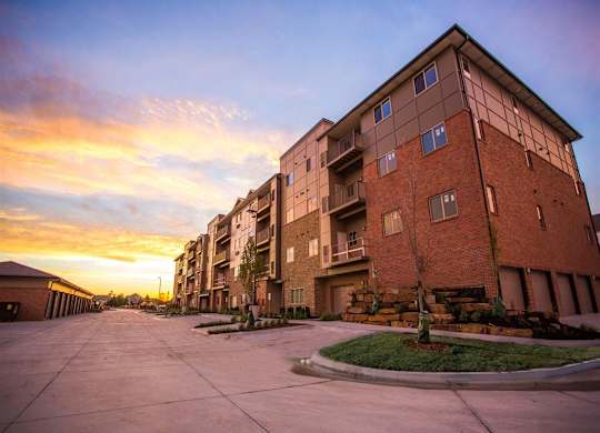 The Flats at 84 in Lincoln NE exterior view at sunset