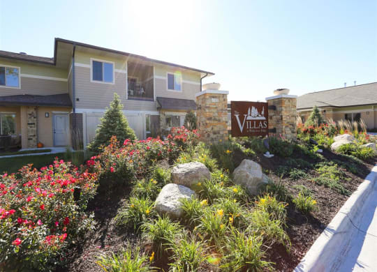 landscaped grounds at Villas at Wilderness Ridge in Lincoln Nebraska