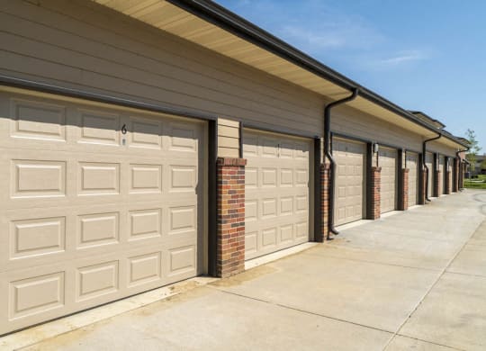 Detached garages available for rent at The Villas at Mahoney Park