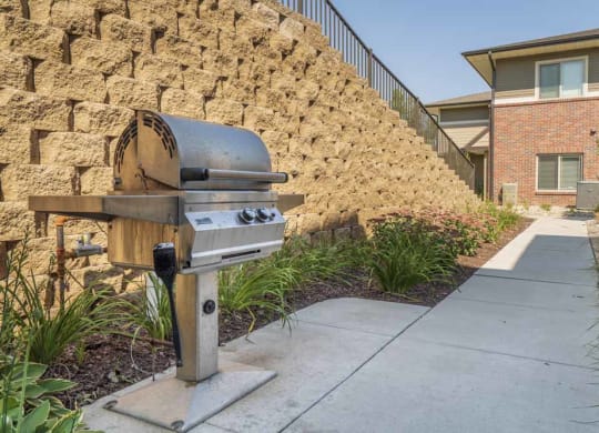 Outdoor grill at Villas of Omaha townhome apartments in northwest Omaha NE 68116