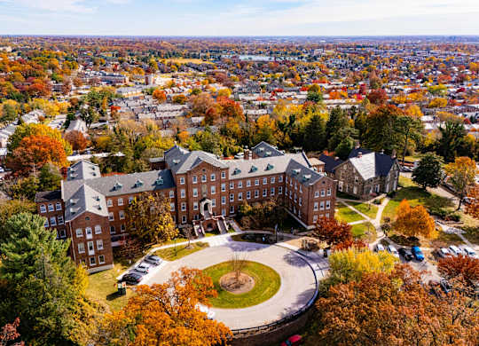 A large building with a circular driveway in front of it.