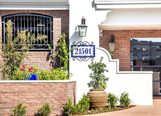 the building in which the apartment is located at Le Blanc Apartment Homes, California