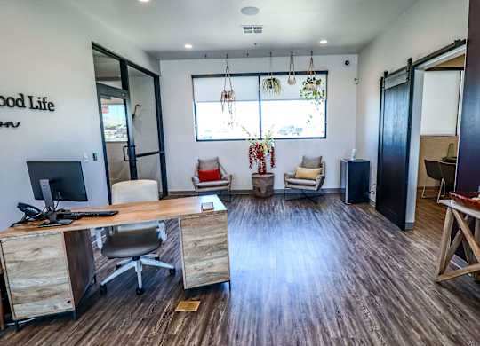 Clubhouse, Leasing
