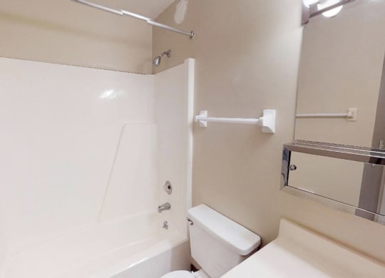 bathroom with bath tub at Crown Ridge Apartments, Franklin, OH