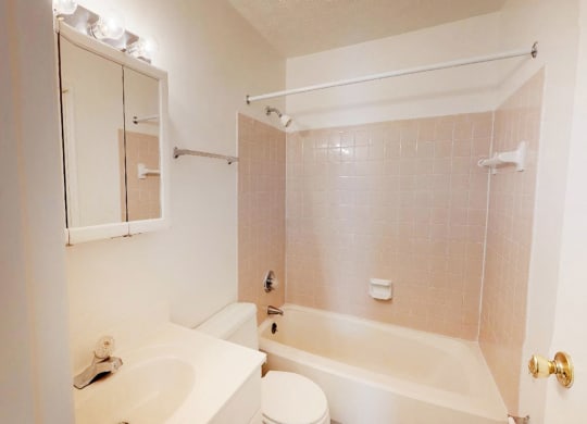 Bathroom With Bathtub at Crown Crossing Apartments, Amelia, 45102