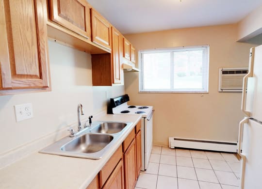 Fully Furnished Kitchen at Crown Court Apartments, Florence, KY, 41042