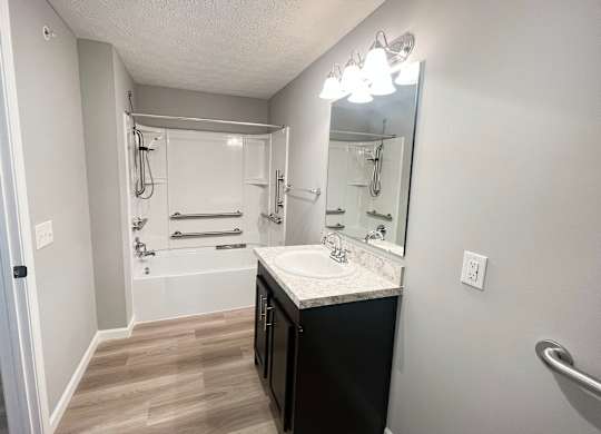 Full Bathroom at Hebron Station Apartments, Hebron, KY, 41048