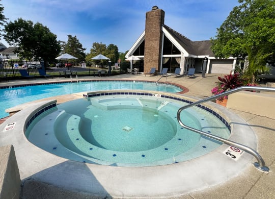 swimming pool area at Deercross Apartments, Cincinnati