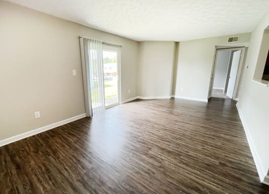 Living room unfurnished at 450 on Keeneland Apartments, Richmond, Kentucky