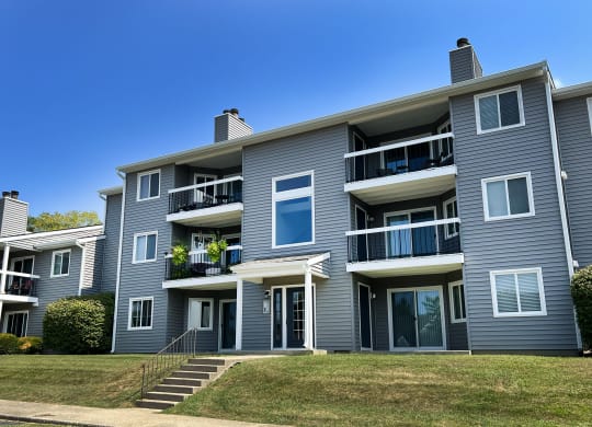 a sunny day at Deercross Apartments, Cincinnati