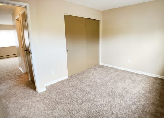 Bedroom unfurnished1 at Sharondale Woods Apartments, Cincinnati