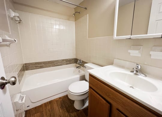 Bath tub at Sharondale Woods Apartments, Ohio, 45241