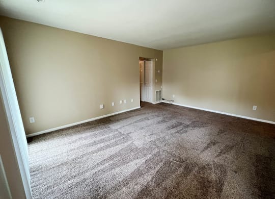 Bedroom at Sharondale Woods Apartments, Cincinnati, OH, 45241