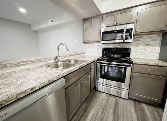 Kitchen Appliances gallery at Deercross Apartments, Cincinnati, OH, 45236