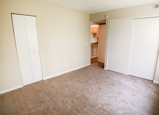 Bedroom Carpeting at Crown Crossing Apartments, Amelia, Ohio