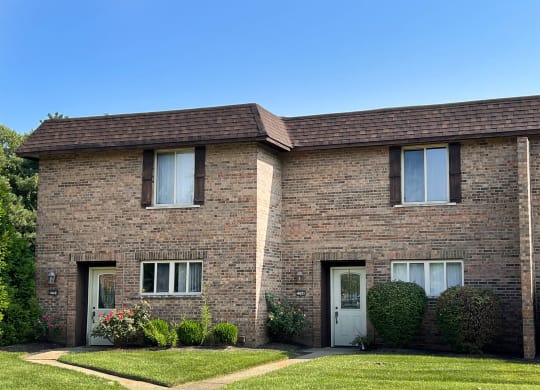 Lush Green Landscape  at Crestbrook Apartments & Townhomes, Crescent Spring, KY