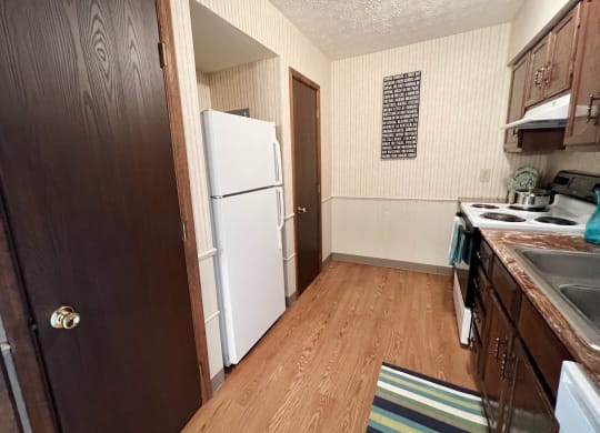 Fully Furnished Kitchen  at Crestbrook Apartments & Townhomes, Kentucky