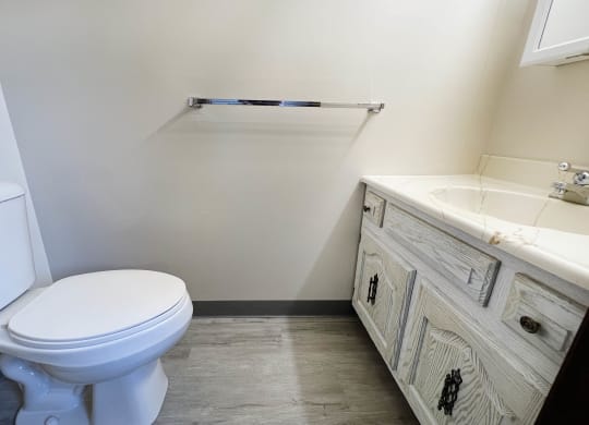 Luxurious Bathroom  at Crestbrook Apartments & Townhomes, Kentucky
