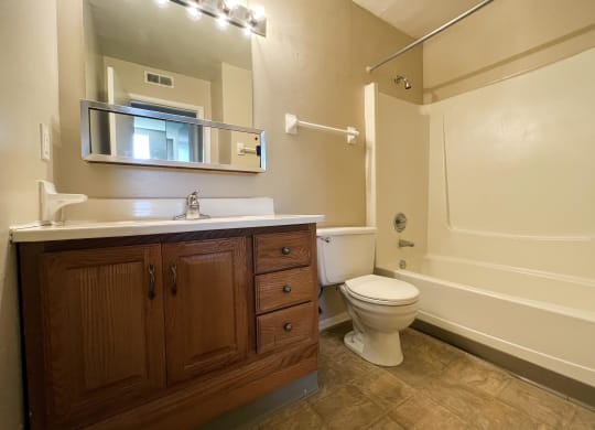 Bathroom at Crown Ridge Apartments, Franklin, OH