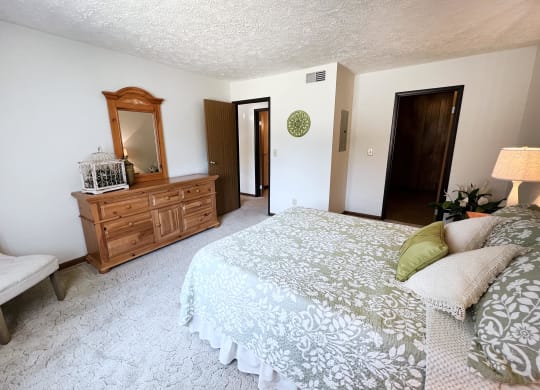 Gorgeous Bedroom  at Colonial Village, Crescent Springs, 41017