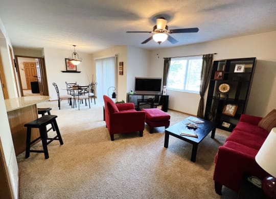 Spacious Living Area at Walton Ridge Apartments, Walton, KY