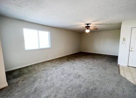 Vacant Living Area  at Walton Ridge Apartments, Walton