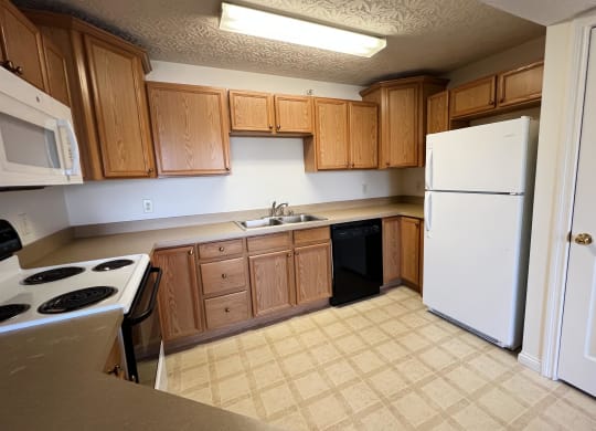 Well Equipped Kitchen at Walton Ridge Apartments, Walton, Kentucky
