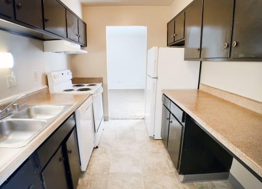 Fully Equipped Kitchen at Forest Park Apartments, Forest Park, 45240