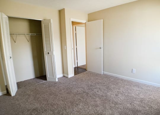 bedroom at Timber Ridge Apartments, Cincinnati, OH, 45241