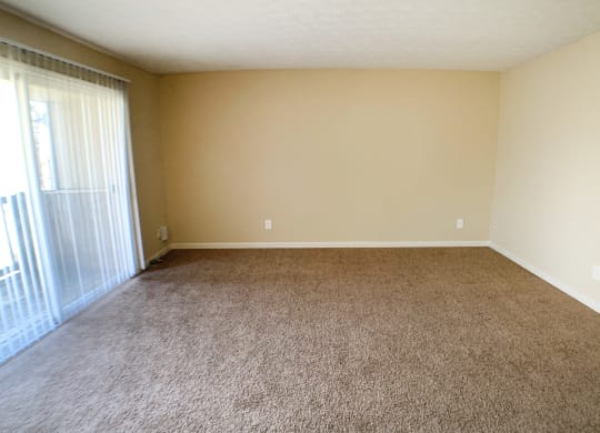 living room at Timber Ridge Apartments, Cincinnati, OH, 45241
