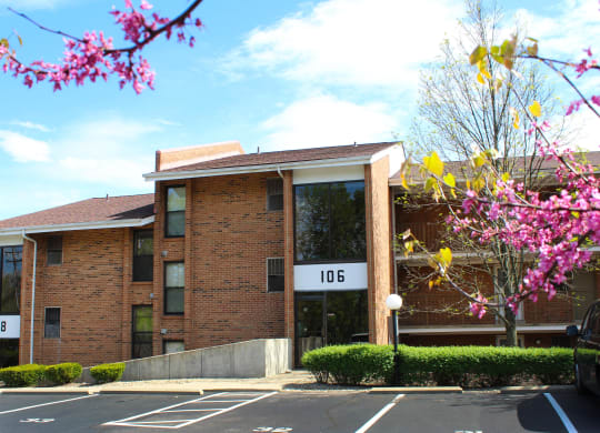 Entrance at Indian Lookout Apartments, Cincinnati, OH