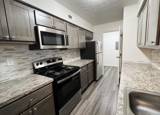 Steel appliances at Deercross Apartments, Cincinnati, 45236
