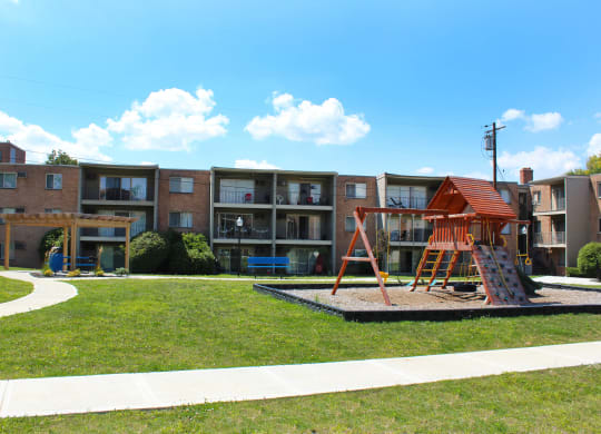 Crown Pointe Court Yard view at Crown Pointe Apartments, Kentucky, 41014