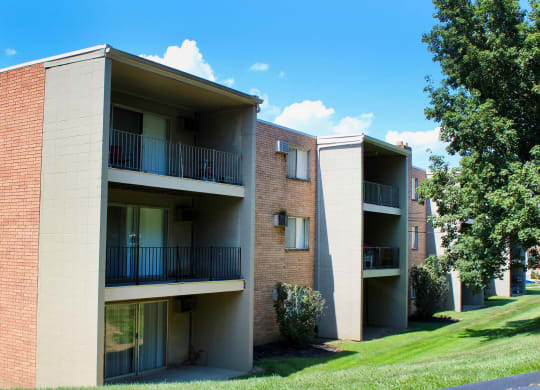 Exterior area at Crown Pointe Apartments, Covington, Kentucky