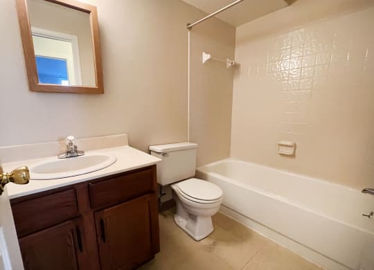 Bathroom With Bathtub at The Overlook at Ft. Thomas, Ft. Thomas, 41075