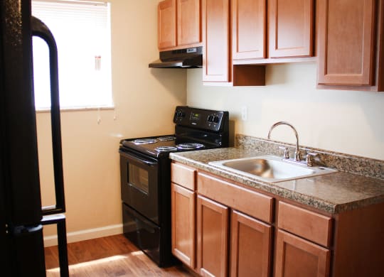 Fully Furnished Kitchen at Crown Court Apartments, Kentucky, 41042