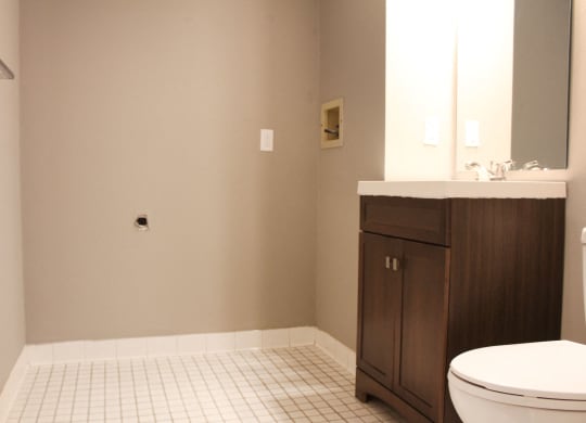 Bath at Quail Meadow Apartments, Cincinnati, OH