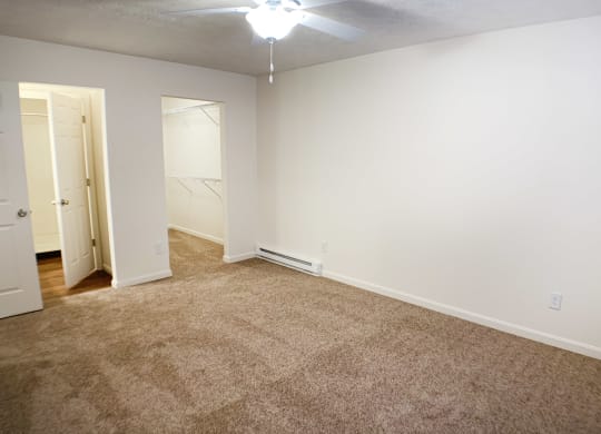 Vacant Bedroom at Wyndemere Apartments, Franklin, Ohio